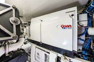 2008 Hatteras 64 Enclosed Bridge thumbnail 75