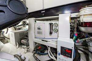 2008 Hatteras 64 Enclosed Bridge thumbnail 76