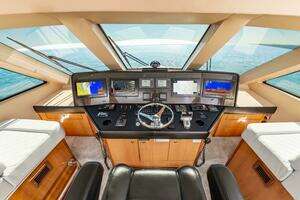 2008 Hatteras 64 Enclosed Bridge thumbnail 16