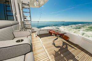 2008 Hatteras 64 Enclosed Bridge thumbnail 7