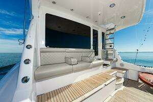 2008 Hatteras 64 Enclosed Bridge thumbnail 30