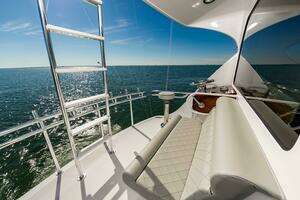 2008 Hatteras 64 Enclosed Bridge thumbnail 25