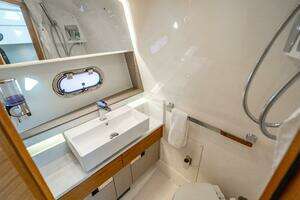 2022 Tiara Yachts 43 LS thumbnail 77