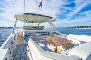 2022 Tiara Yachts 43 LS thumbnail 41