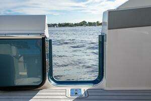 2022 Tiara Yachts 43 LS thumbnail 45