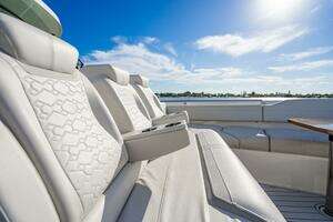 2022 Tiara Yachts 43 LS thumbnail 71