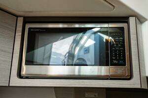 2022 Tiara Yachts 43 LS thumbnail 75