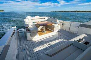2022 Tiara Yachts 43 LS thumbnail 34