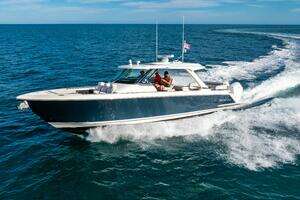 2022 Tiara Yachts 43 LS thumbnail 25