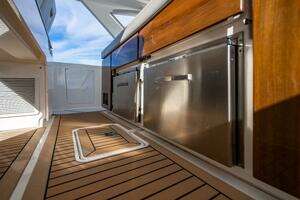 2022 Tiara Yachts 43 LS thumbnail 51