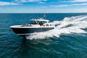 2022 Tiara Yachts 43 LS thumbnail 12