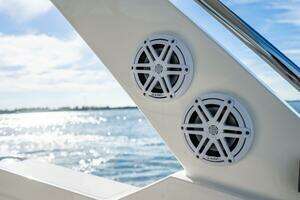 2022 Tiara Yachts 43 LS thumbnail 38
