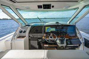 2022 Tiara Yachts 43 LS thumbnail 59