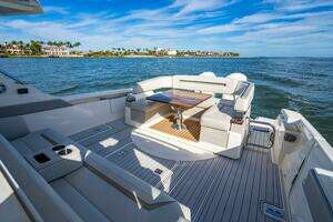 2022 Tiara Yachts 43 LS thumbnail 36
