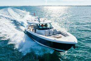 2022 Tiara Yachts 43 LS thumbnail 14