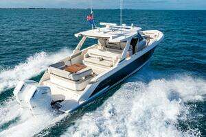 2022 Tiara Yachts 43 LS thumbnail 21