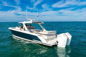 2022 Tiara Yachts 43 LS thumbnail 2