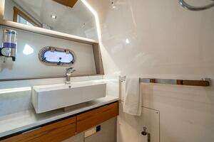 2022 Tiara Yachts 43 LS thumbnail 78
