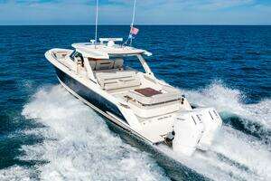 2022 Tiara Yachts 43 LS thumbnail 19