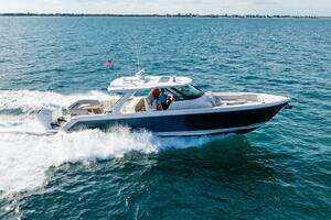 2022 Tiara Yachts 43 LS thumbnail 17