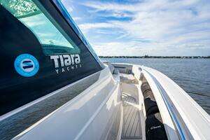 2022 Tiara Yachts 43 LS thumbnail 67