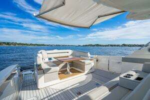 2022 Tiara Yachts 43 LS thumbnail 47