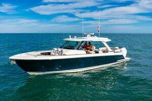 2022 Tiara Yachts 43 LS thumbnail 4