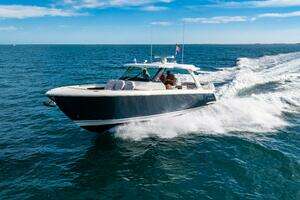 2022 Tiara Yachts 43 LS thumbnail 13