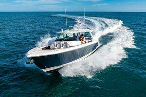 2022 Tiara Yachts 43 LS thumbnail 24