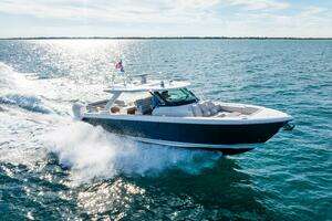 2022 Tiara Yachts 43 LS thumbnail 15