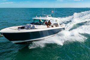 2022 Tiara Yachts 43 LS thumbnail 8