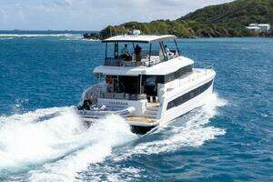 2021 Fountaine Pajot MY44 thumbnail 2