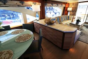 Salon Starboard Side   Aft View