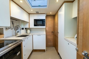2014 Oyster Yachts Oyster 825 thumbnail 52