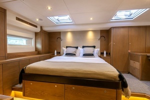 2014 Oyster Yachts Oyster 825 thumbnail 3