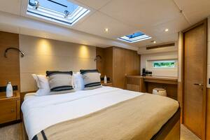 CHAMPAGNE HIPPY 85ft Oyster Yachts Yacht For Sale
