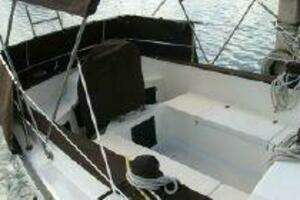 1981 Newport C and C Sloop thumbnail 6