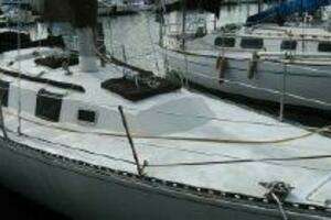 1981 Newport C and C Sloop thumbnail 3