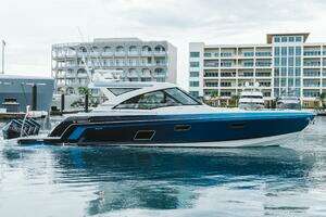  2020 Formula 430 Super Sport Crossover Yacht For Sale in Fort Lauderdale FL