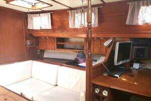 1982 Endeavour 43 CC thumbnail 12
