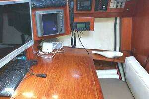 1982 Endeavour 43 CC thumbnail 9