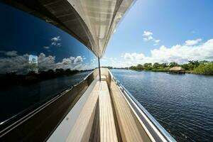 2015 Monte Carlo Yachts MCY86 thumbnail 24