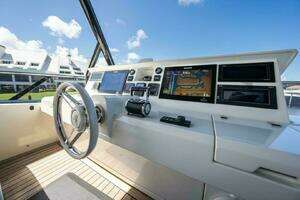 2015 Monte Carlo Yachts MCY86 thumbnail 40