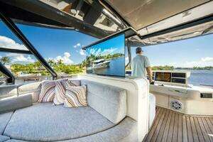 2015 Monte Carlo Yachts MCY86 thumbnail 30