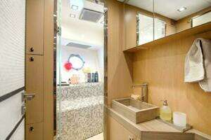 2015 Monte Carlo Yachts MCY86 thumbnail 71