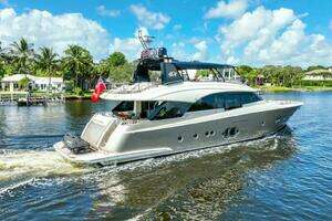 2015 Monte Carlo Yachts MCY86 thumbnail 7