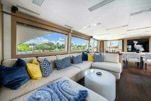 2015 Monte Carlo Yachts MCY86 thumbnail 44