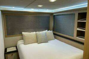 2015 Monte Carlo Yachts MCY86 thumbnail 67