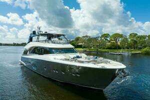 2015 Monte Carlo Yachts MCY86 thumbnail 6