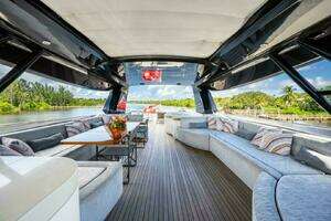 2015 Monte Carlo Yachts MCY86 thumbnail 29